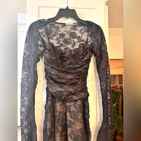 House of CB Artemis lace maxi dress with sleeves in black -  www.panoramagroup.in